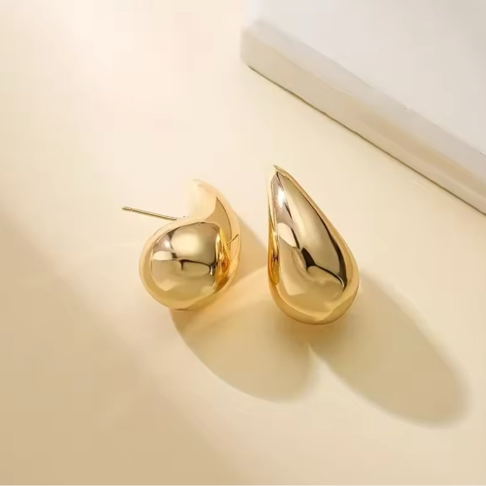 Gold water drop earrings